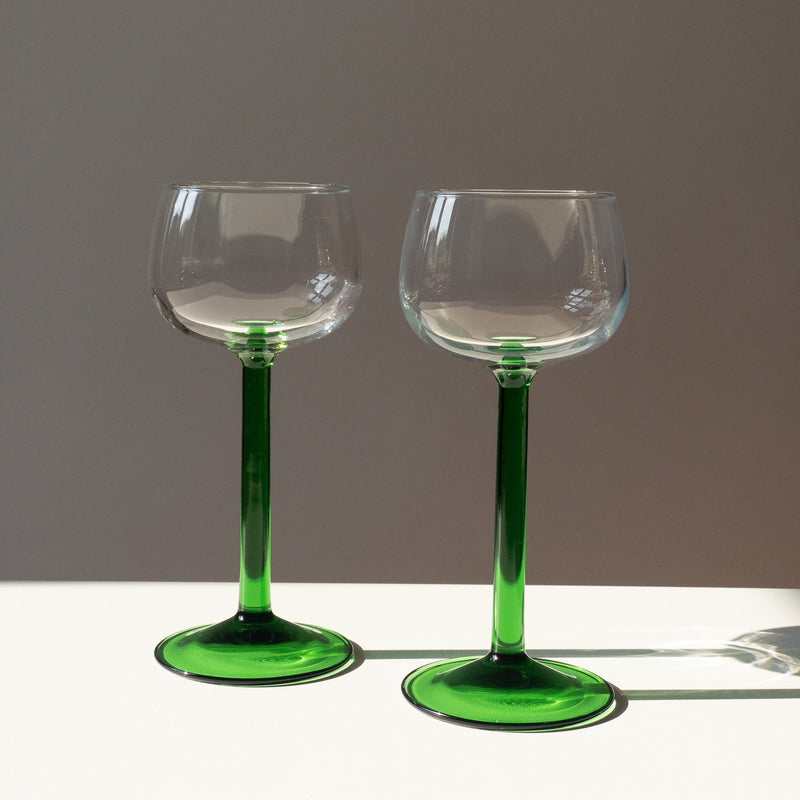 2x Vintage Luminarc wine glasses - straight stem