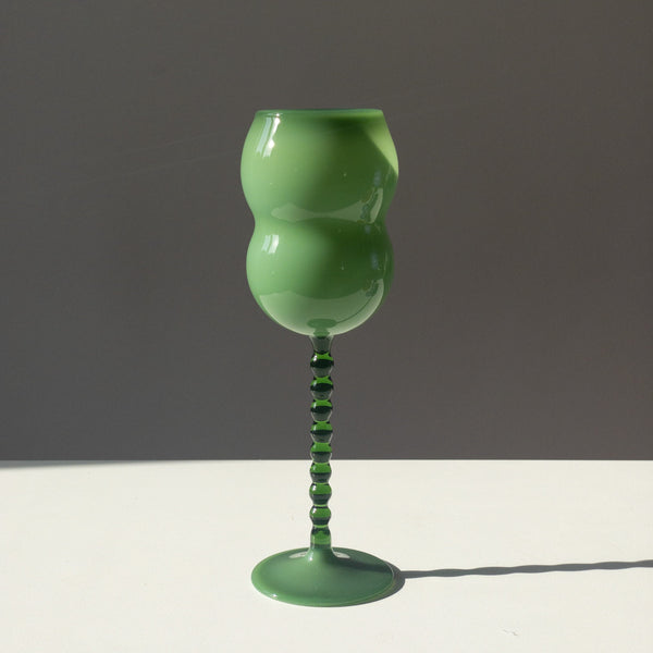 Dreamlike wine glass - green